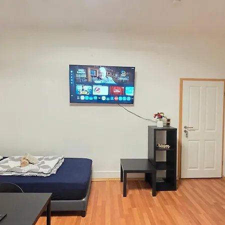 Wohnreich Zentral - In 3og - In 3er Wg Проживання в сім'ї *